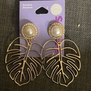 Claire's Gold Leaf Earrings with Pearl Accent